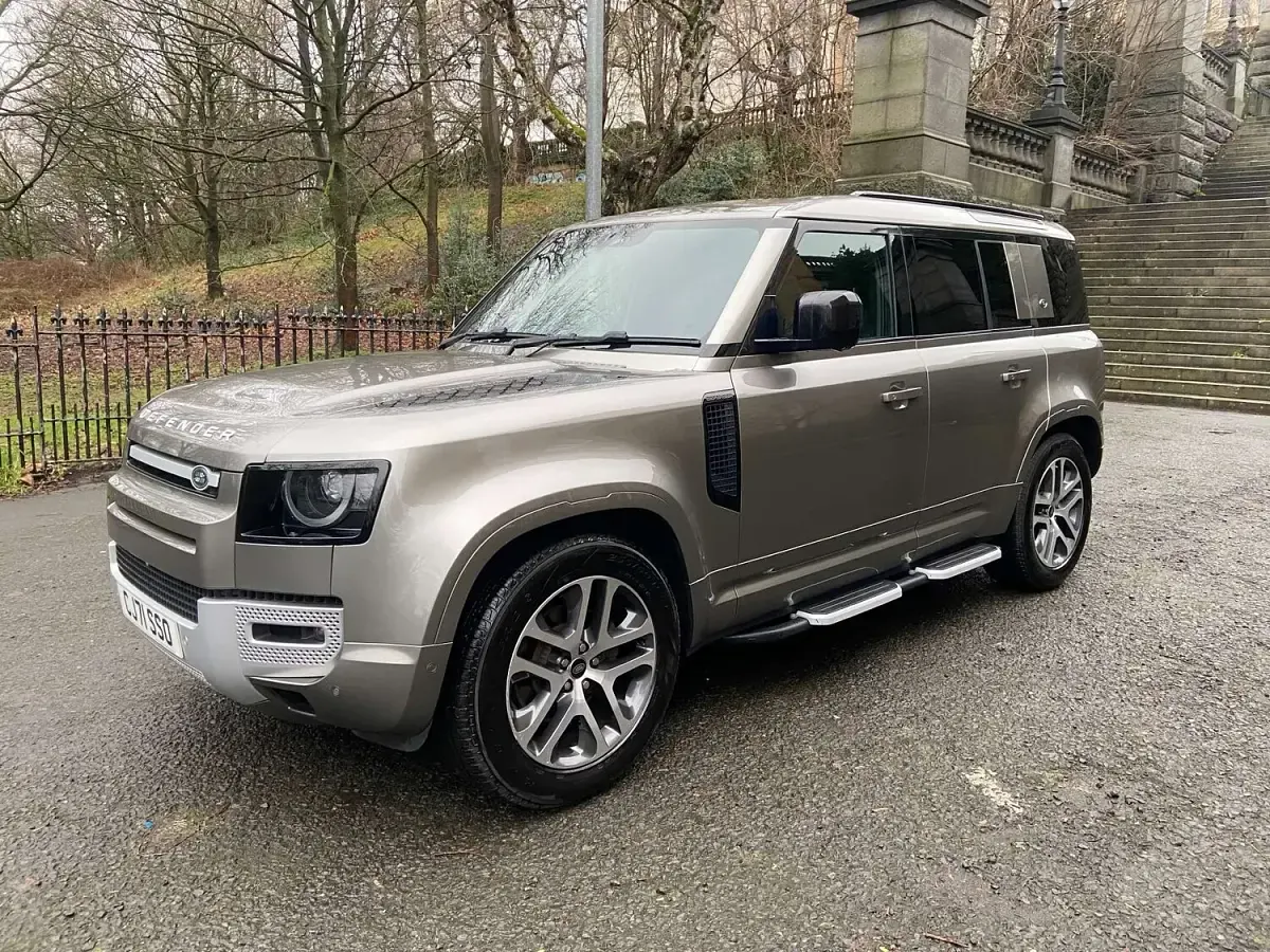 Used Land Rover Defender 249 HP (183 kW) 2022 Estate