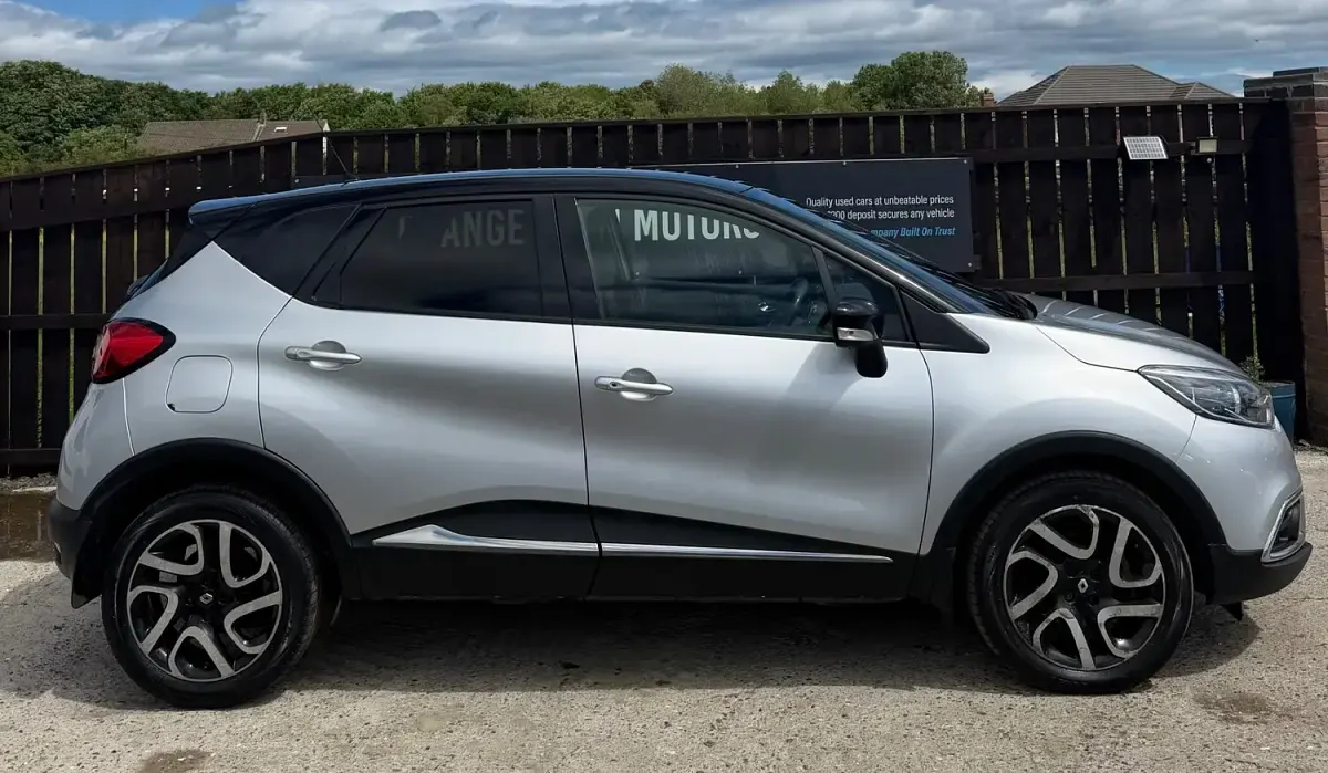 Used Renault Captur Dynamique 110 HP (80 kW) 2016 Silver SUV
