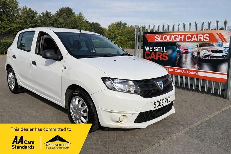 Used Dacia Sandero Ambiance 73 HP (53 kW) 2015 White Hatchback