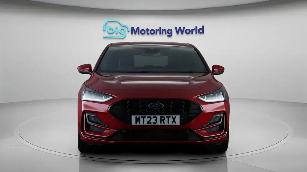 Usado Ford Focus ST-Line 125 CV (91 kW) 2023 Rojo Utilitario
