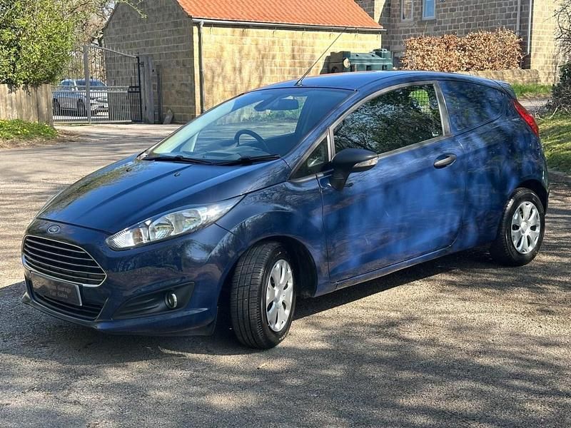 Used Ford Fiesta 95 HP (69 kW) 2015 Blue Van