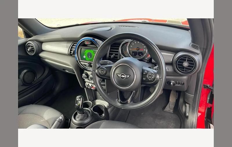 Używany Mini Cooper 136 KM (100 kW) 2018 Czerwony Hatchback