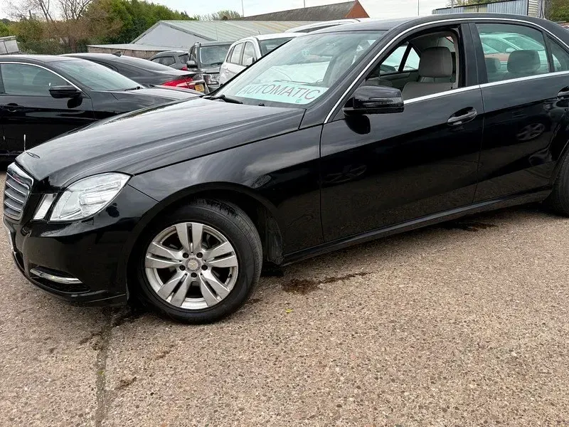 Usado Mercedes E220 SE 2013 Preto Sedan