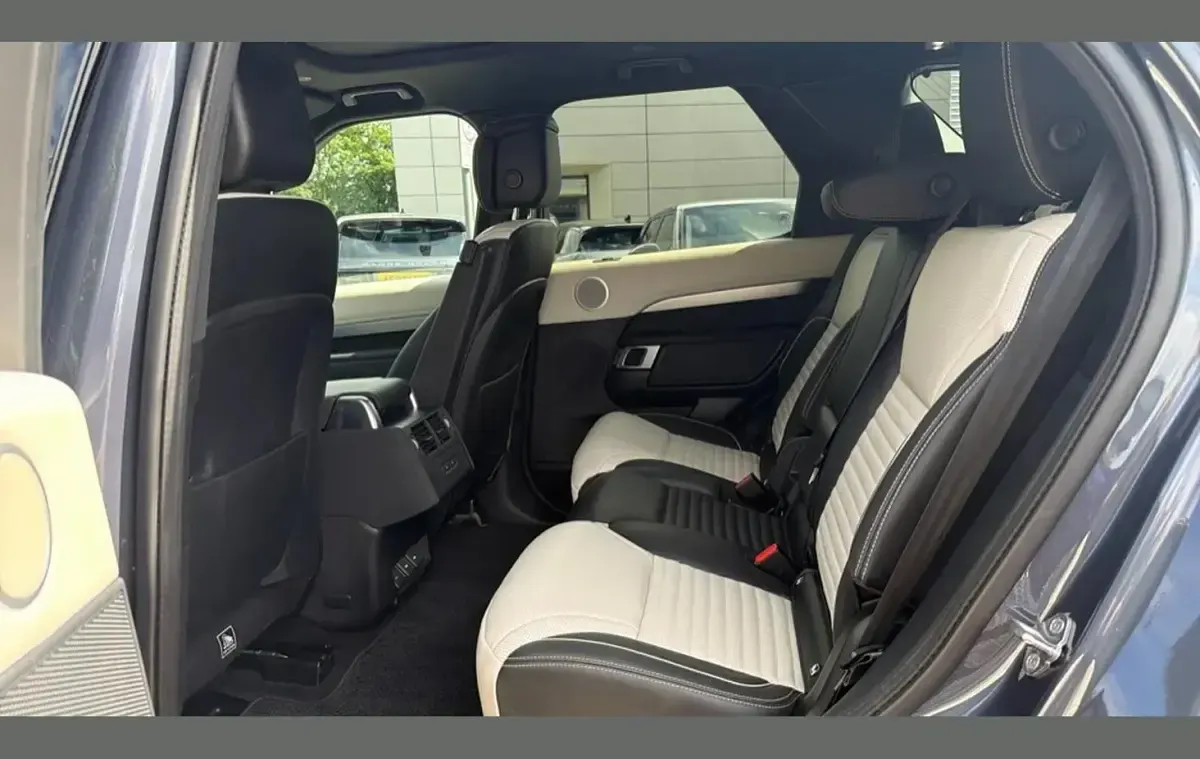 Used Land Rover Discovery HSE Dynamic 360 HP (264 kW) 2023 Blue SUV