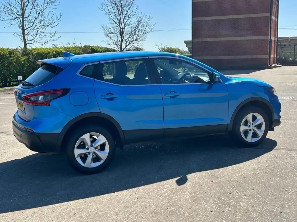 Used Nissan Qashqai Acenta Premium 115 HP (84 kW) 2019 Blue SUV