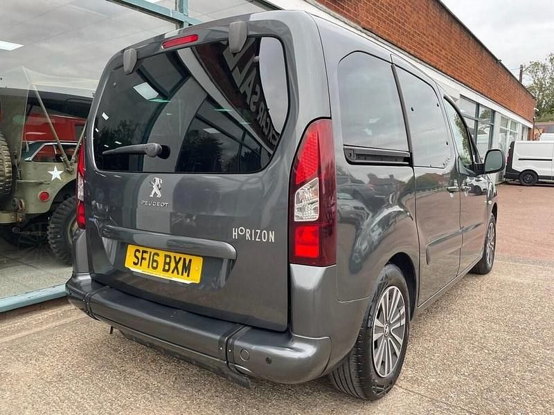 Used Peugeot Partner Tepee Allure 100 HP (73 kW) 2016 Grey MPV
