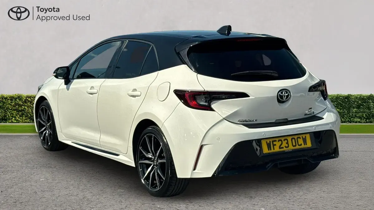 Used Toyota Corolla Sport 140 HP (102 kW) 2023 Pure white bi tone