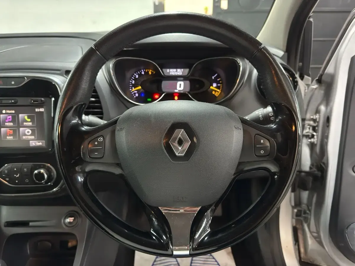 Used Renault Captur Dynamique 90 HP (66 kW) 2013 Silver SUV