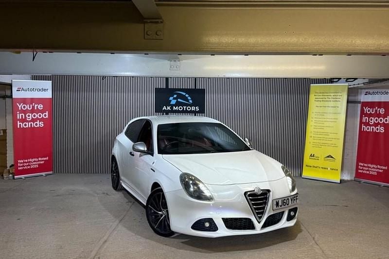 Used Alfa Romeo Giulietta 235 HP (172 kW) 2010 White Hatchback