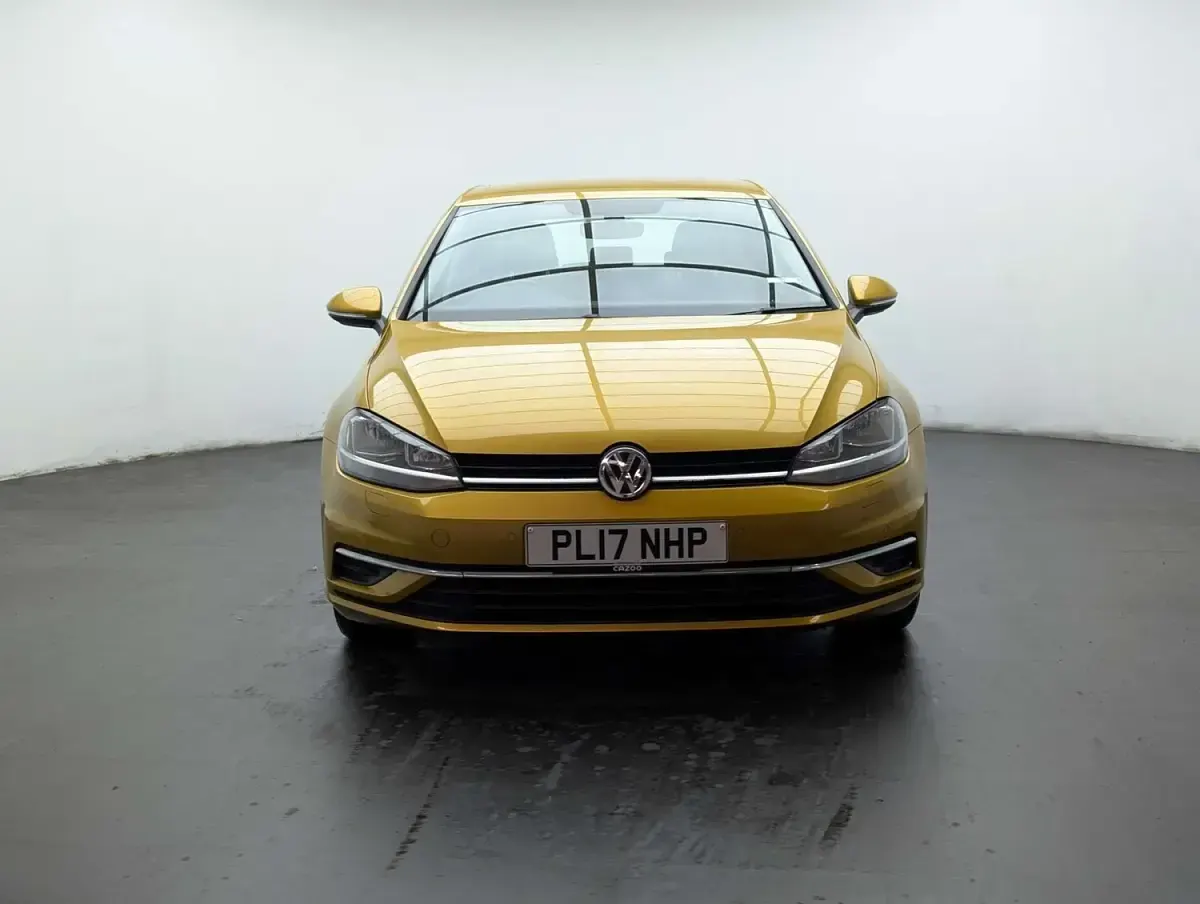 Used VW Golf VII SE 125 HP (91 kW) 2017 Yellow Hatchback
