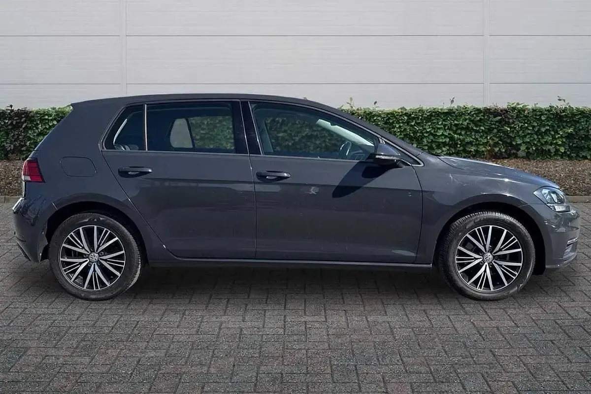Begagnad VW Golf VII SE 2018 Grå Halvkombi