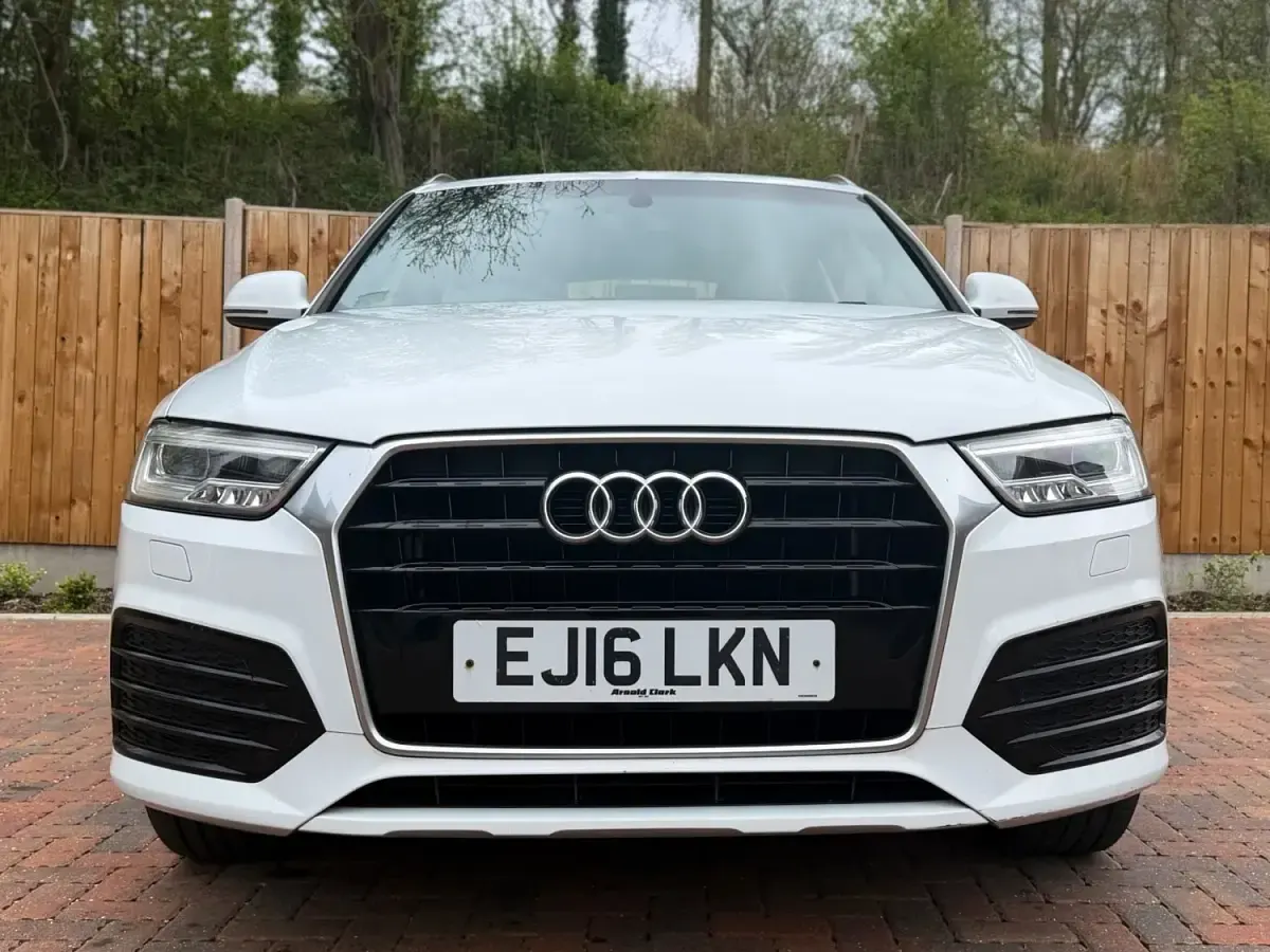 Używany Audi Q3 S-Line 150 KM (110 kW) 2016 Biały SUV