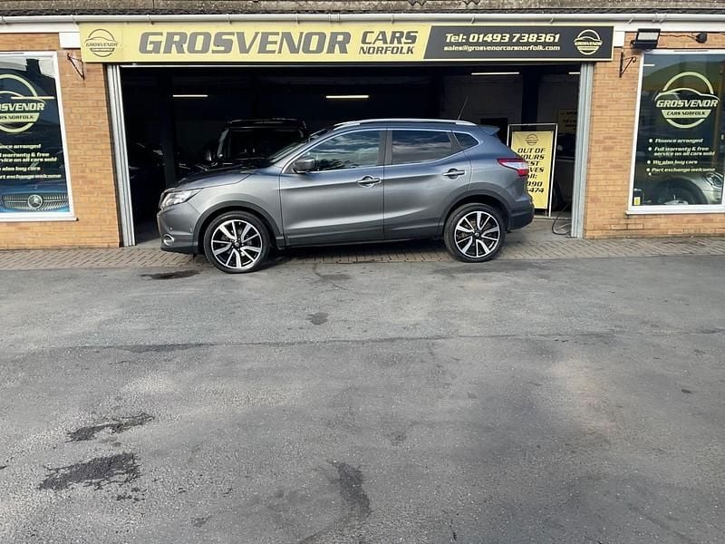 Used Nissan Qashqai Tekna 115 HP (84 kW) 2014 Grey SUV