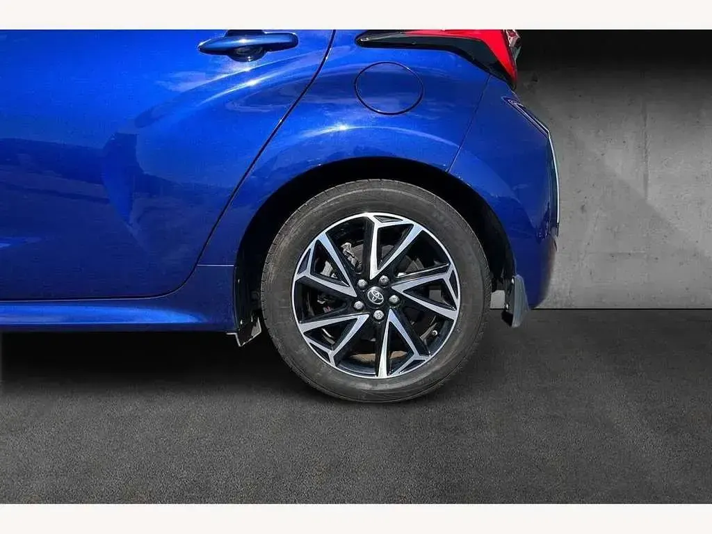Second-hand Toyota Yaris Hybrid Design 116 CP (85 kW) 2022 Albastru Hatchback