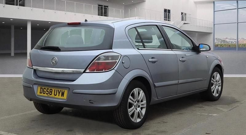 Used Vauxhall Astra Elite 2008 Silver Hatchback