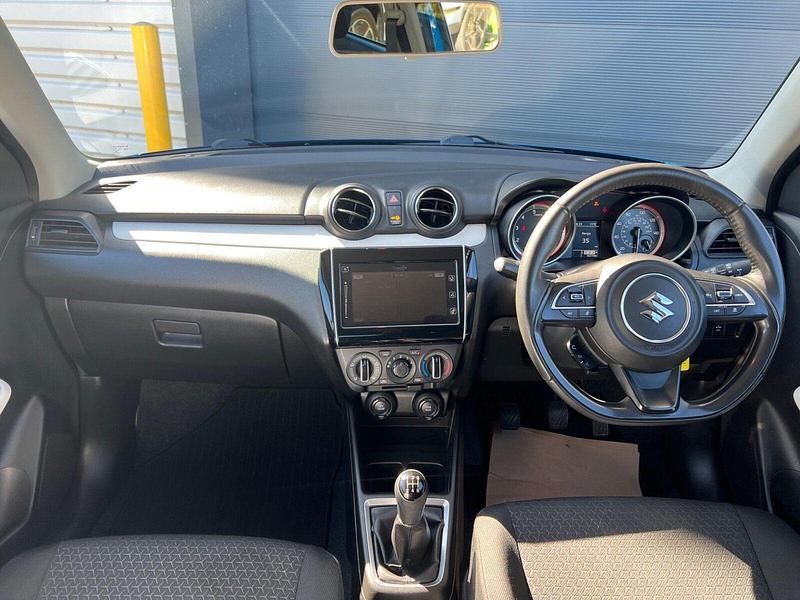 Begagnad Suzuki Swift SZ-L 2022 Halvkombi