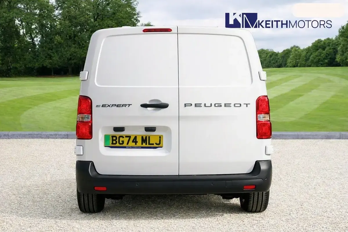 Used Peugeot e-Expert 100 kW (136 HP) 2024 White Van