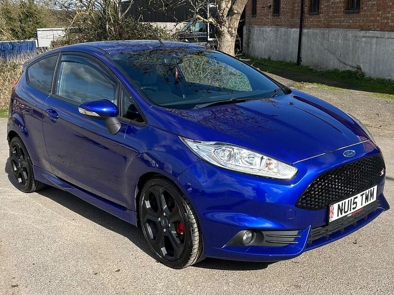 Used Ford Fiesta ST 182 HP (133 kW) 2015 Blue Hatchback