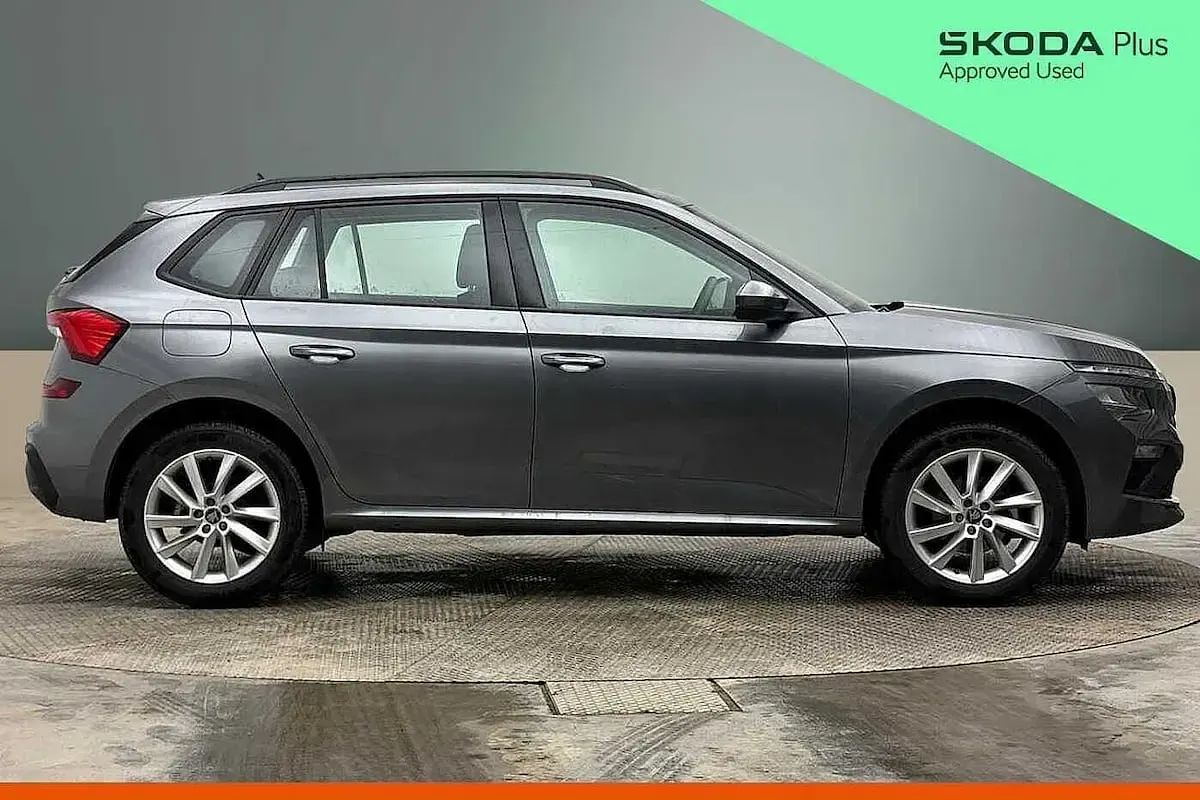 Usado Skoda Kamiq SE 113 HP (83 kW) 2025 Cinzento SUV