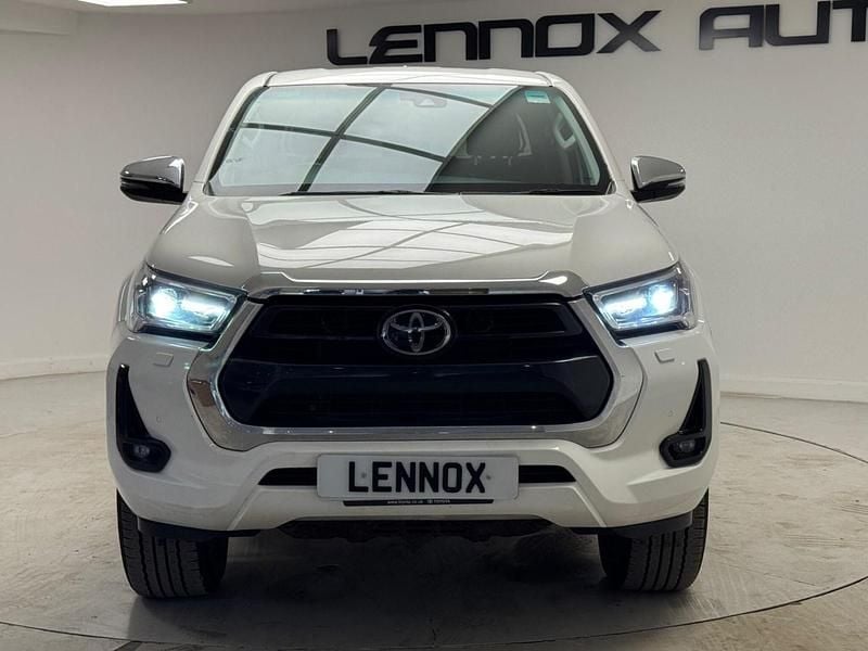 Used Toyota HiLux 150 HP (110 kW) 2023 White Pickup