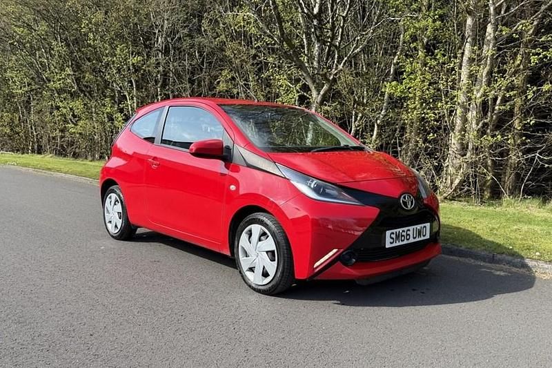 Used Toyota Aygo X-play 68 HP (50 kW) 2017 Hatchback