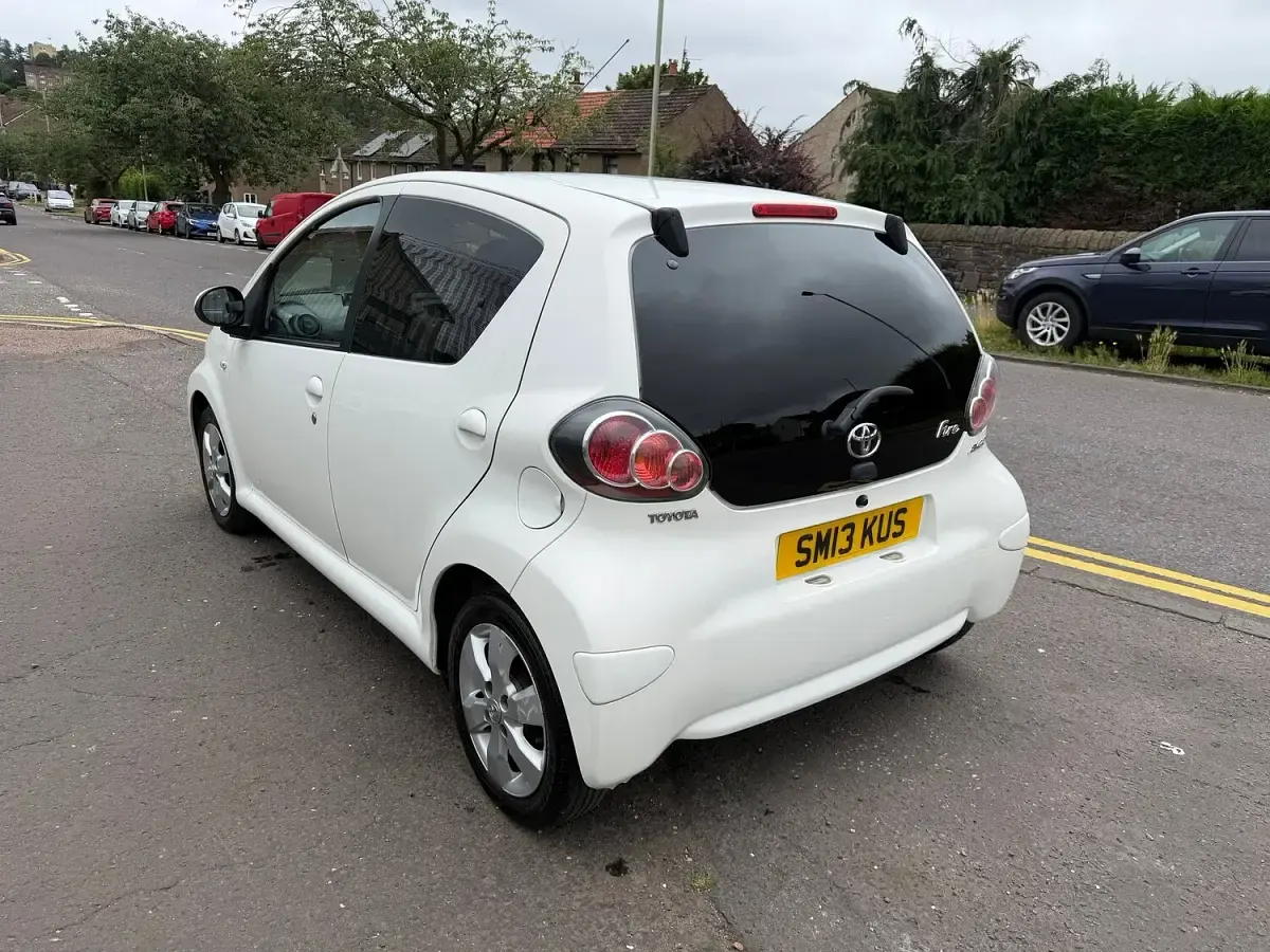 Used Toyota Aygo 68 HP (50 kW) 2013 White Hatchback
