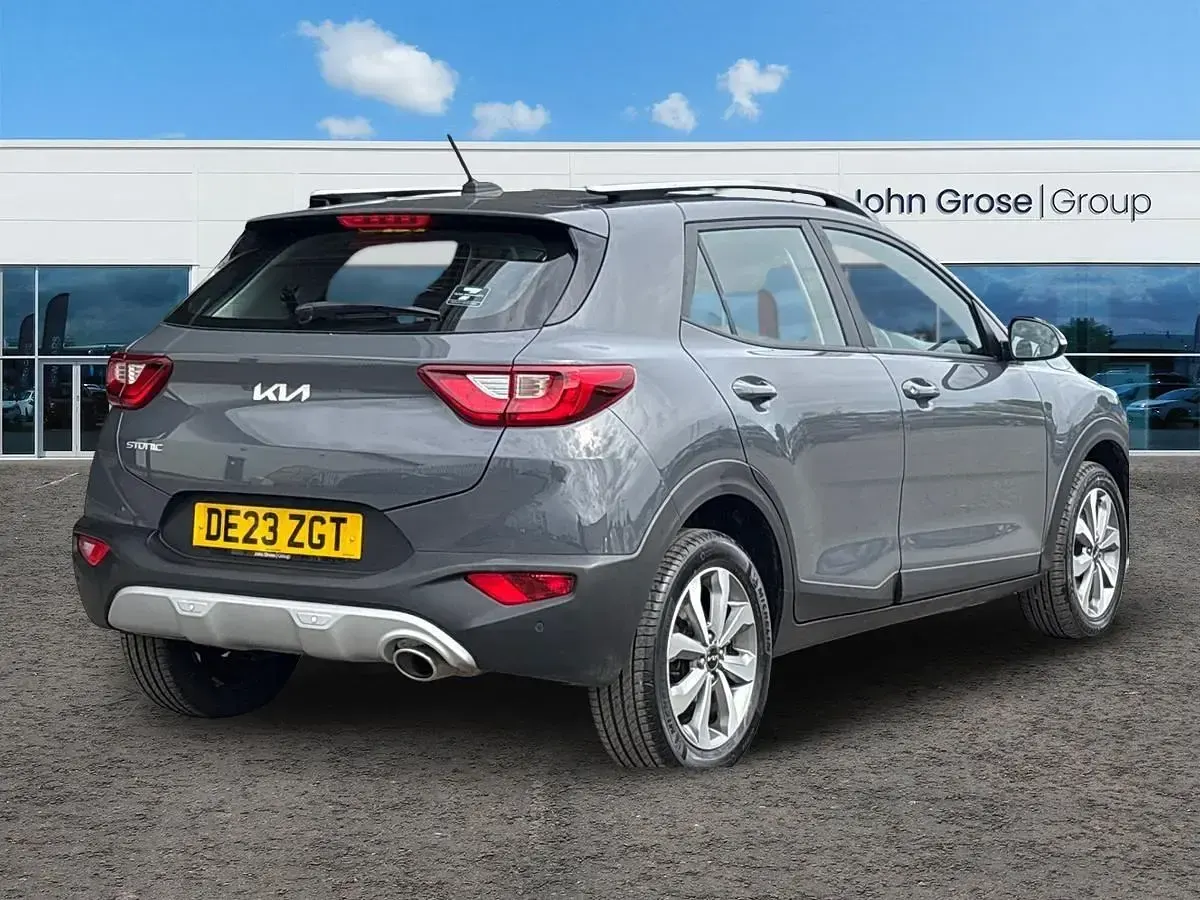 Begagnad Kia Stonic 2023 Grå SUV