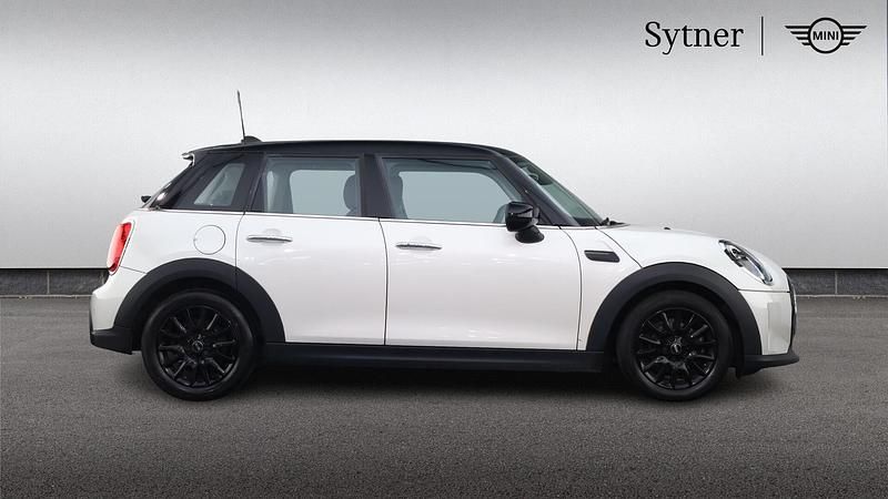 Usado Mini Cooper Classic 134 CV (98 kW) 2023 Blanco Utilitario