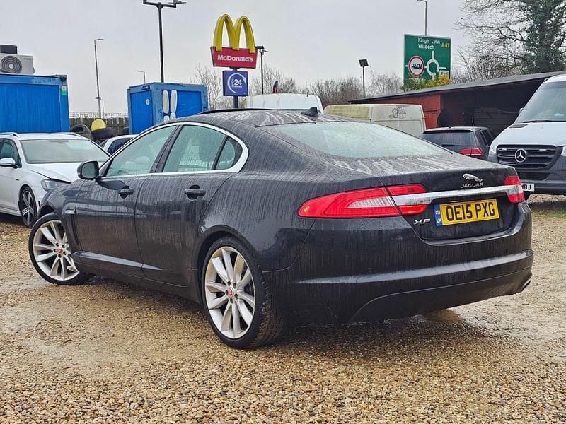 Begagnad Jaguar XF Portfolio 2015 Svart Sedan