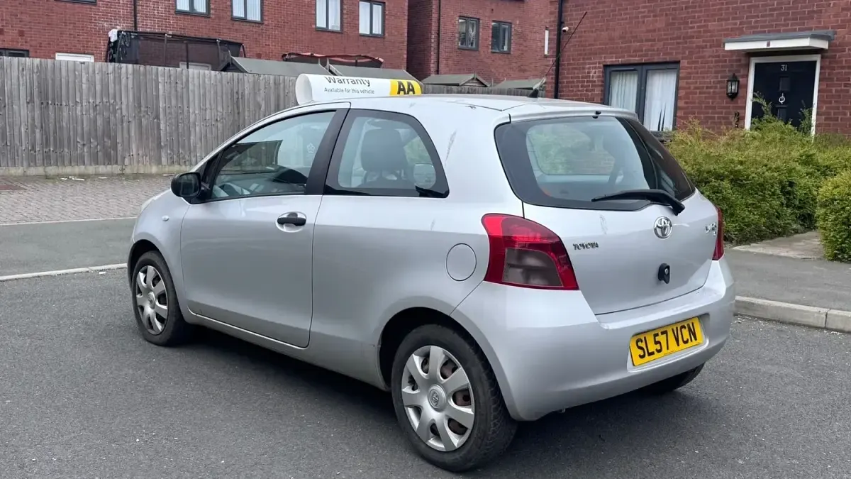 Begagnad Toyota Yaris T2 69 HK (50 kW) 2007 Silver Halvkombi