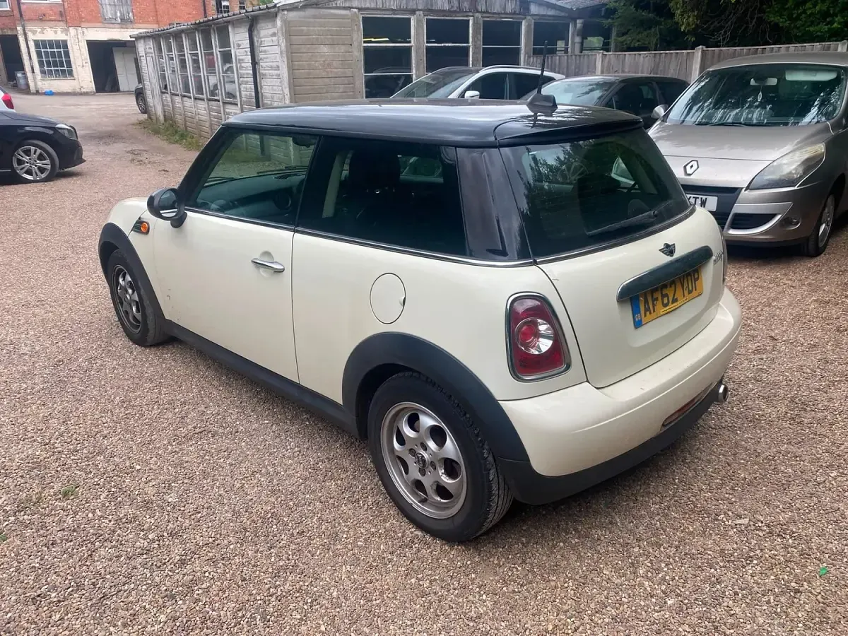 Used Mini Cooper D Hatch 2012 White Hatchback