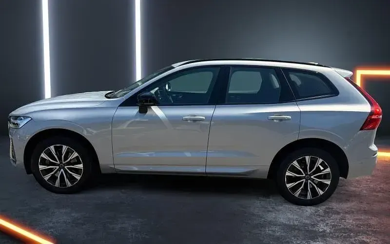 Used Volvo XC60 Plus 250 HP (183 kW) 2023 Silver SUV