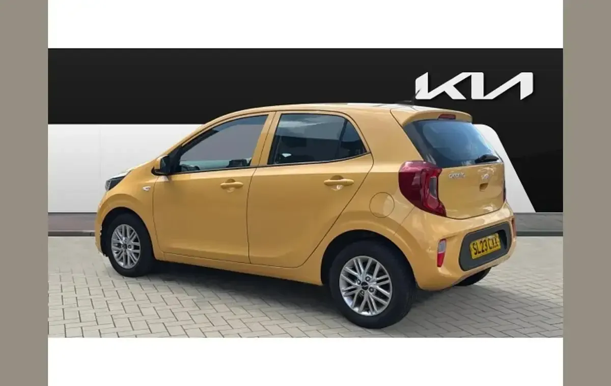 Used Kia Picanto 65 HP (47 kW) 2023 Yellow Hatchback