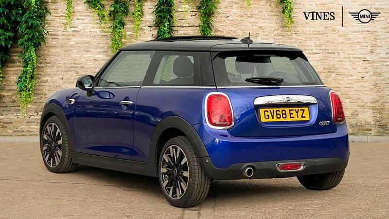 Usado Mini Cooper Exclusive 136 HP (100 kW) 2018 Azul Citadino