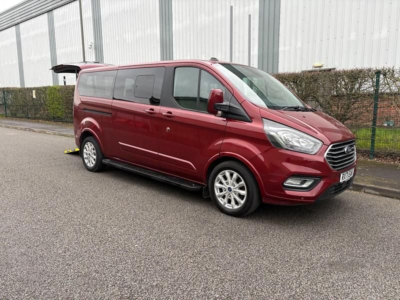 Used Ford Tourneo Titanium 130 HP (95 kW) 2021 Red MPV