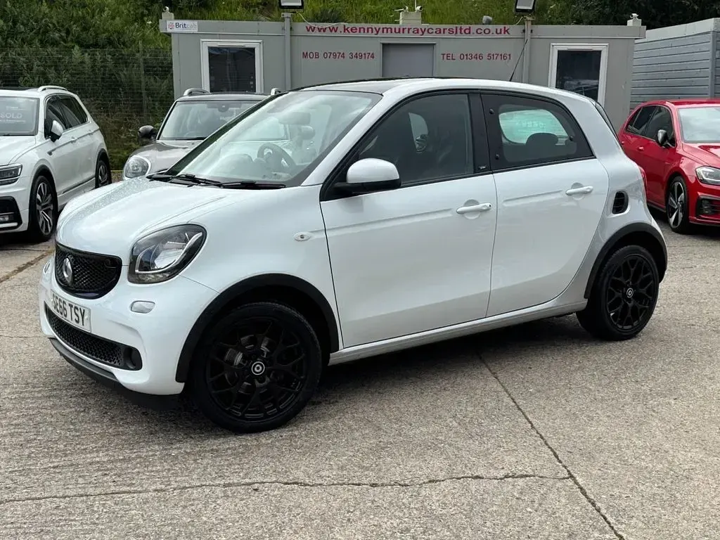 Used Smart ForFour Prime 71 HP (52 kW) 2017 White Hatchback