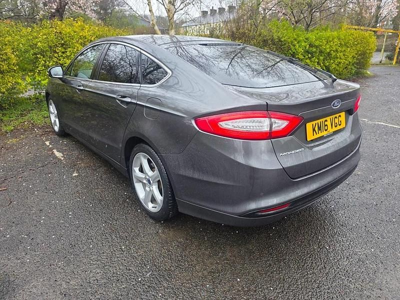 Usado Ford Mondeo Titanium 150 HP (110 kW) 2016 Cinzento Citadino