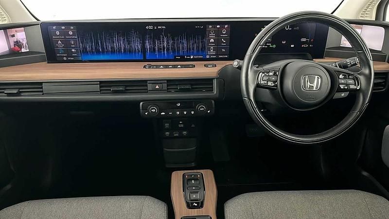 Used Honda e Advance 113 kW (154 HP) 2022 Pearl platinum white Hatchback