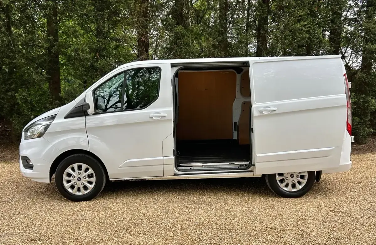 Używany Ford Transit Custom Limited 130 KM (95 kW) 2021 Biały