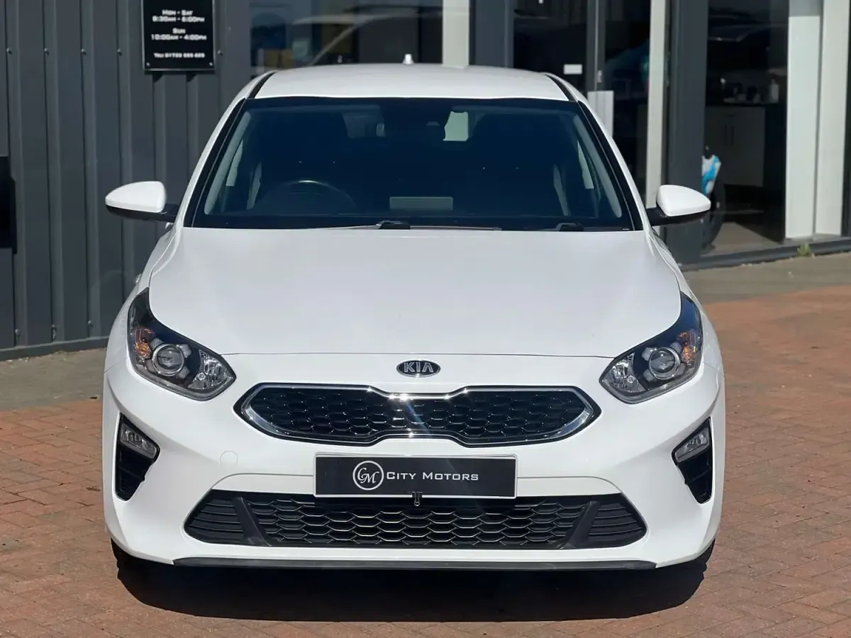 Usado Kia Ceed 114 CV (83 kW) 2019 Blanco Utilitario