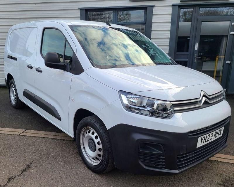 Used Citroën Berlingo 100 HP (73 kW) 2023 White MPV