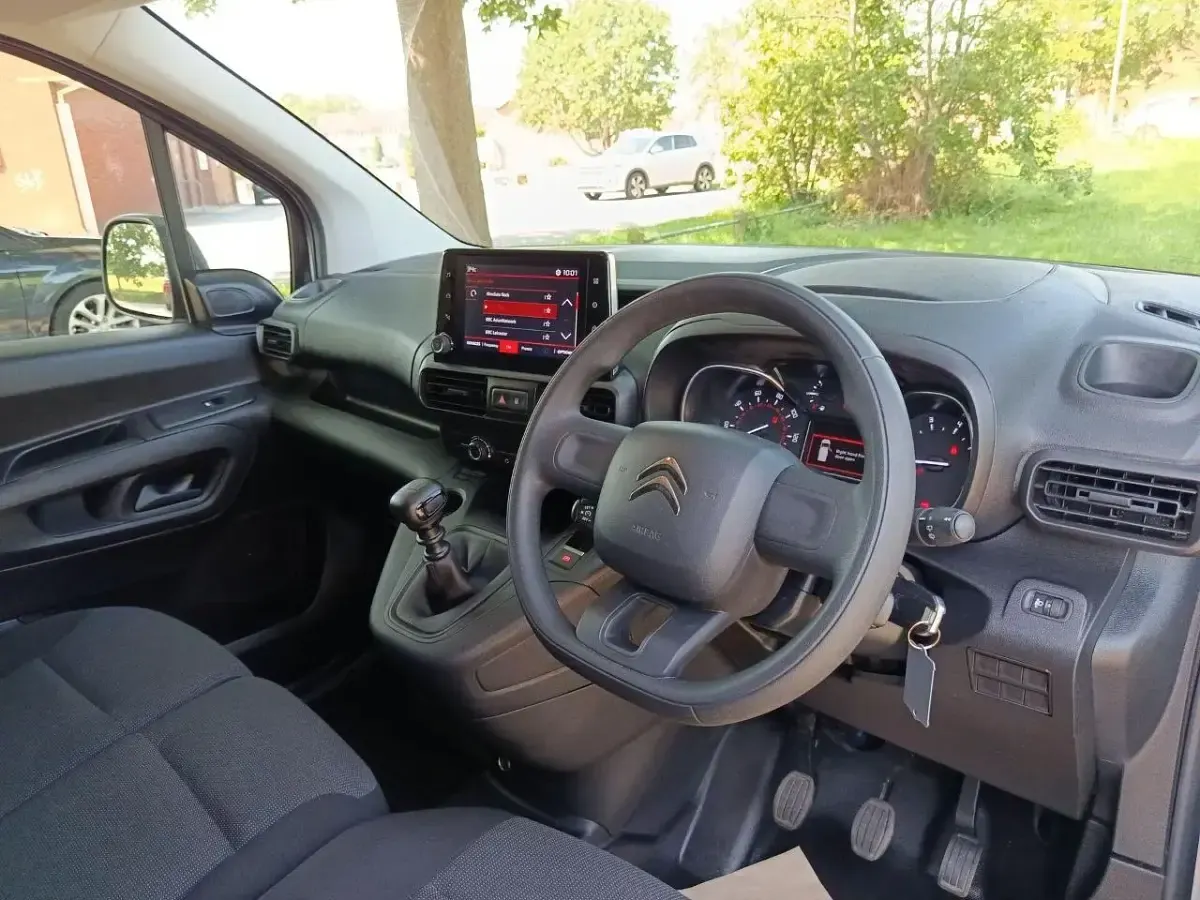 Used Citroën Berlingo 99 HP (72 kW) 2023 Grey MPV