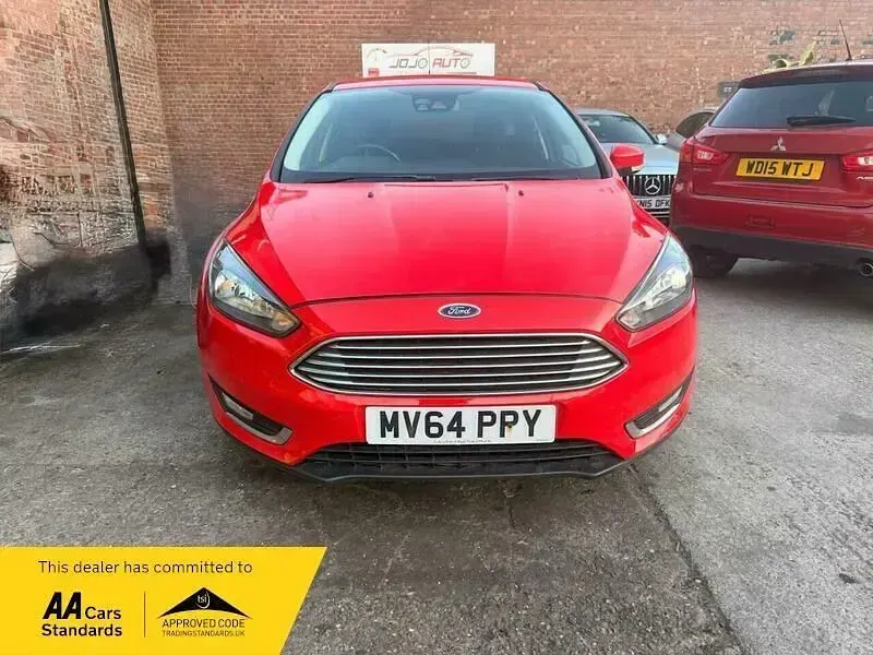 Używany Ford Focus Titanium 100 KM (73 kW) 2015 Czerwony Hatchback