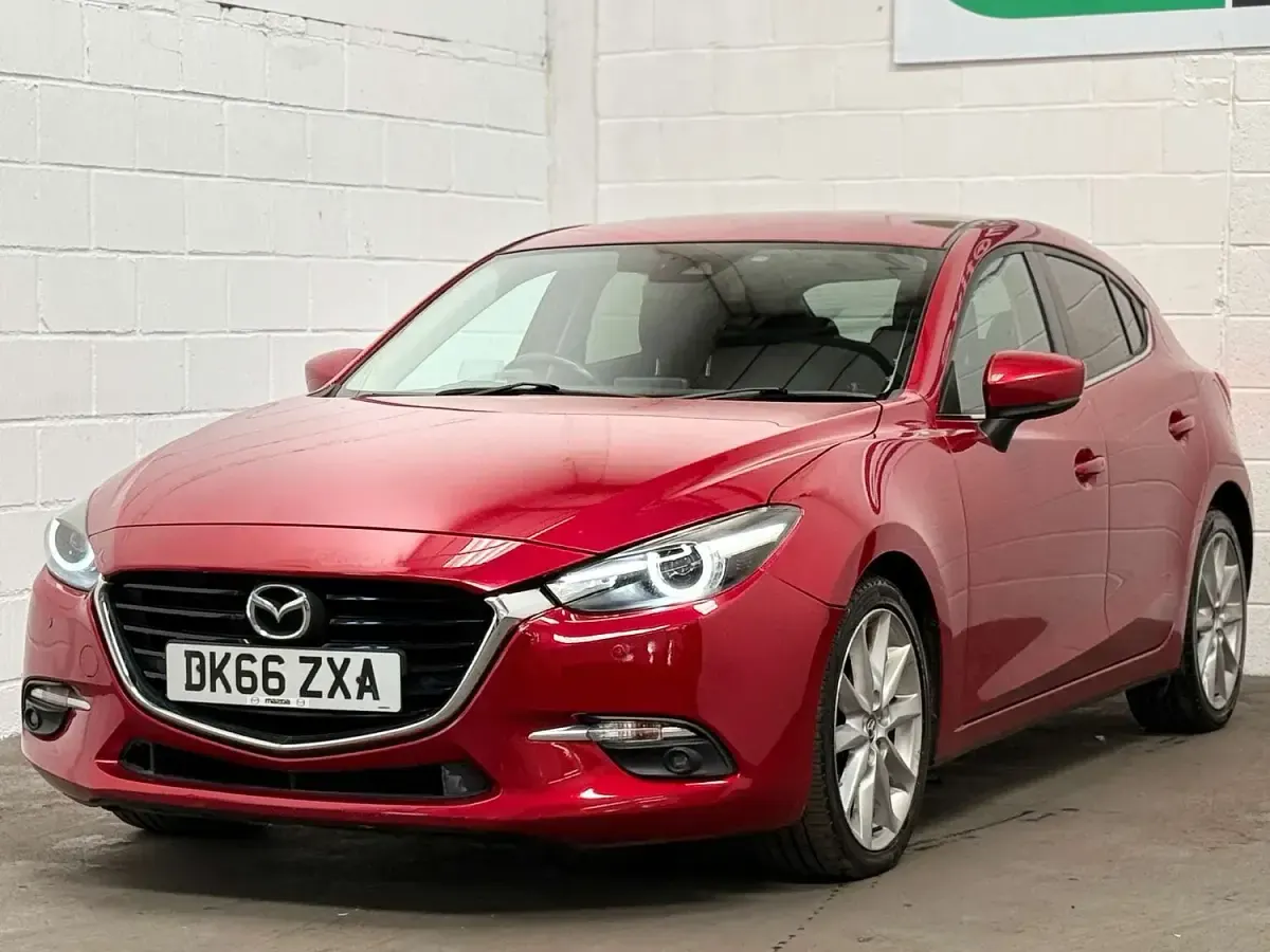 Used Mazda 3 Inclusive 120 HP (88 kW) 2016 Red Hatchback