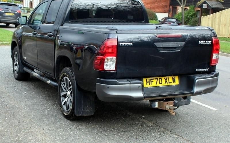 Used Toyota HiLux 150 HP (110 kW) 2020 Black Pickup