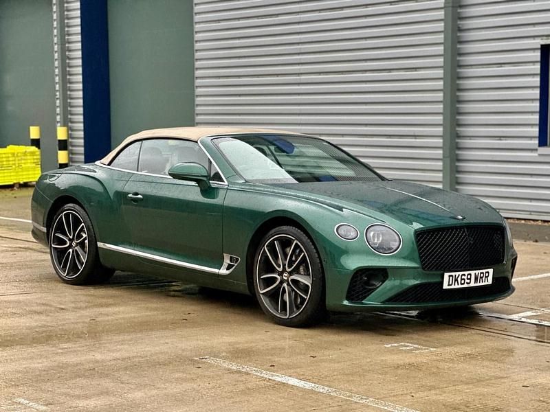Begagnad Bentley Continental 635 HK (467 kW) 2019 Grön Cab