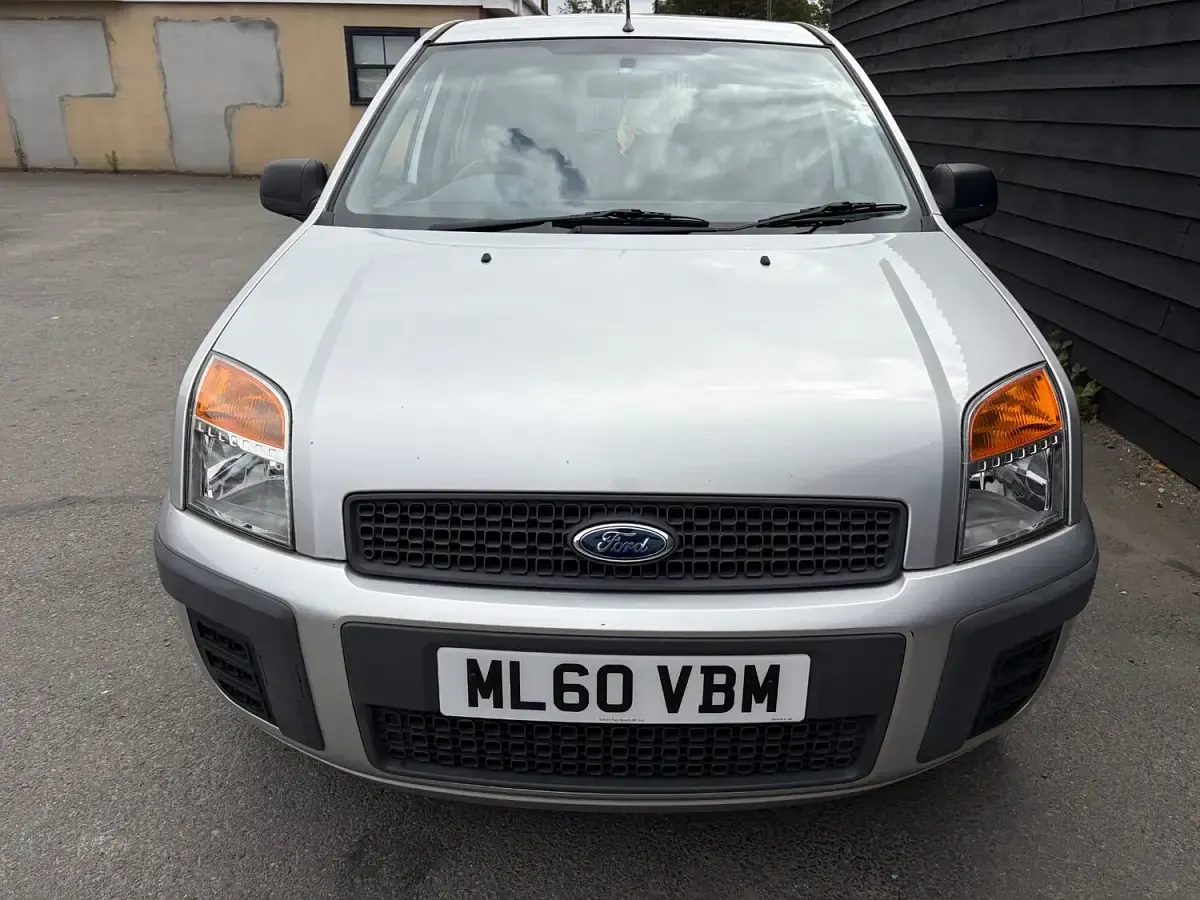 Used Ford Fusion Style 80 HP (58 kW) 2010 Silver Hatchback