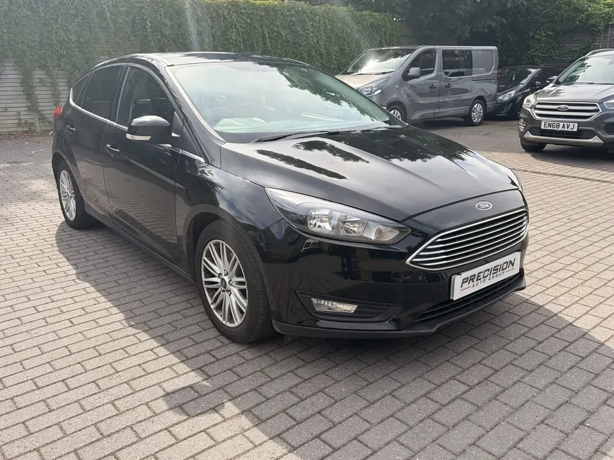 Used Ford Focus Zetec 120 HP (88 kW) 2017 Black Hatchback