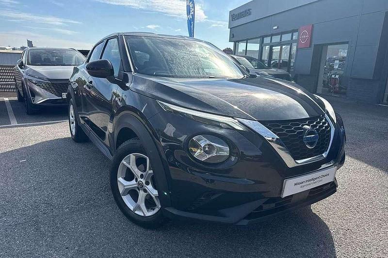 Black Used 2022 Nissan Juke N-Connecta SUV | £14,990 (Good price) - Image 1/4