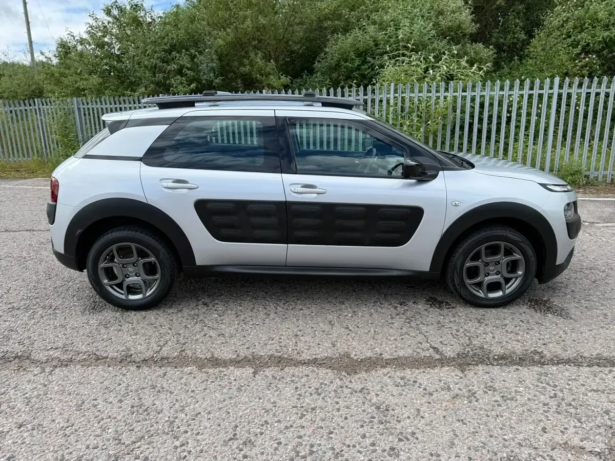 Used Citroën C4 Cactus Feel 82 HP (60 kW) 2018 Silver Hatchback